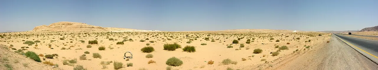 منظر مفتوح من الطريق بين عمّان والعقبة، صُوّر في ١٧ أغسطس ٢٠٠٥